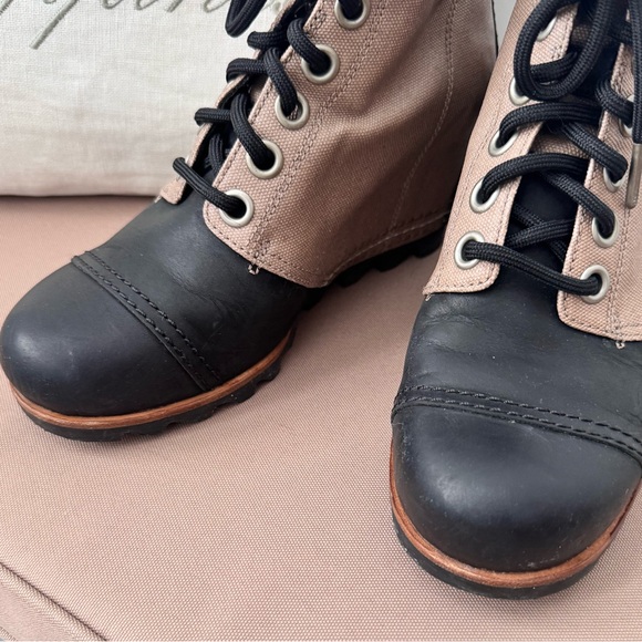 Sorel PDX Wedge bootie in black leather and tan Sz 7 - Picture 6 of 11